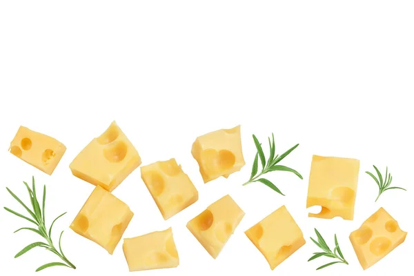 Stück Käse isoliert auf weißem Hintergrund. Draufsicht mit Kopierraum für Ihren Text. Flache Lage — Stockfoto