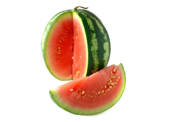 Skivad mogen vattenmelon isolerade på vitt med urklippsbana — Stockfoto