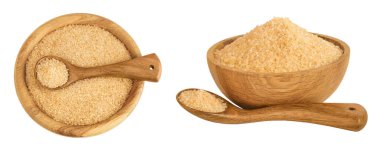 Tahta kasedeki kahverengi şeker beyaz arka planda izole edilmiş. Üst Manzara. Düz yatıyordu.