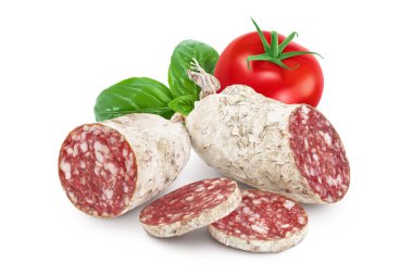 Beyaz arka planda izole edilmiş salam sosisi. İtalyan mutfağı tam derinlikte..