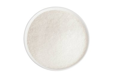 Beyaz arka planda izole edilmiş seramik kasede beyaz şeker. Üst Manzara. Düz yatıyordu.