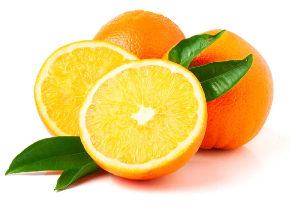 Maturo arancio isolato su sfondo bianco — Foto Stock