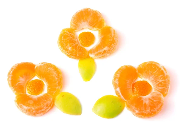 Floare portocalie de felii de portocale cu frunze verzi — Fotografie, imagine de stoc
