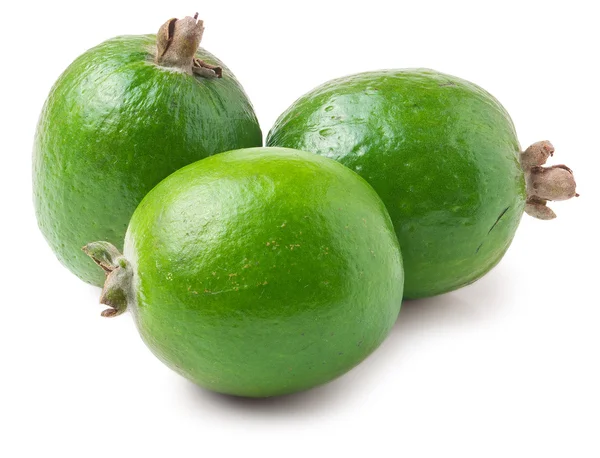 Drie Feijoa op een witte achtergrond — Stockfoto