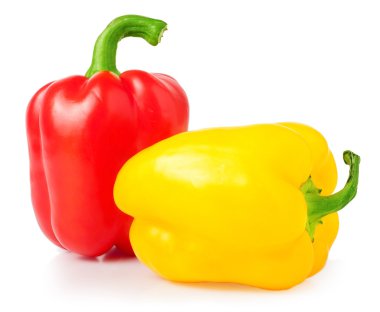 Beyaz bir arka plan üzerinde renkli tatlı biber