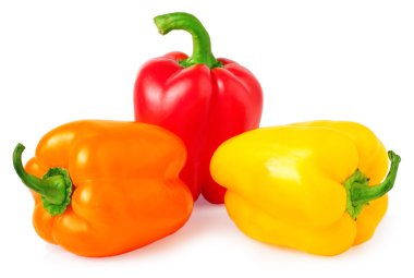 Beyaz arka plan üzerinde izole renkli kırmızı biber