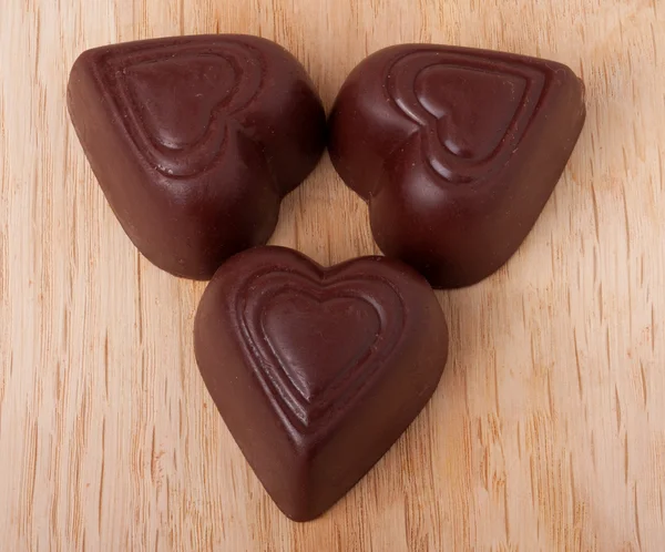 Galletas en forma de corazón sobre fondo de madera —  Fotos de Stock