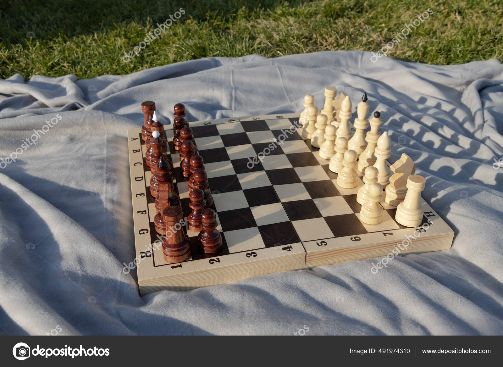 Fotografia do Stock: bispo claro branca Peça de Jogo de Xadrez 3d Render  isolado fundo branco