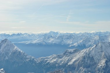 Yazın Güney Almanya 'da Alp Dağları' na bakıyorum.