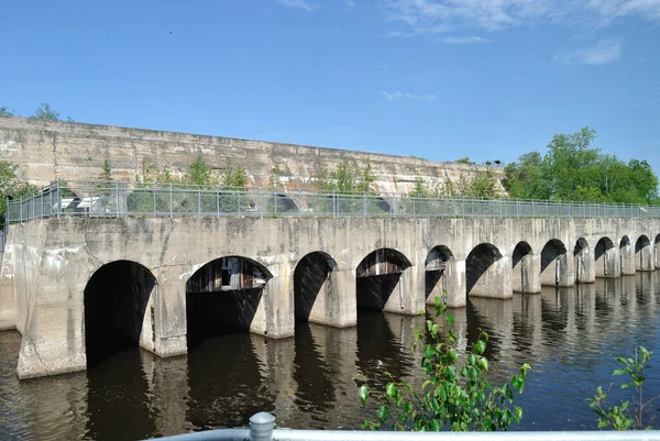 Alter Staudamm Der Nicht Mehr Betrieb Ist — Stockfoto