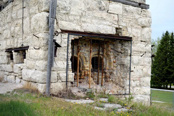 Manitoba Kanada 'da taş duvar ocağı
