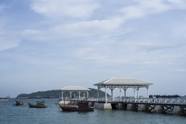 Wooden bridge pier in Koh Sri Chang. Chonburi, Thailand — Stock Photo, Image