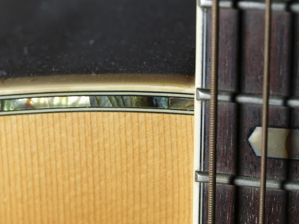 Close-up tiro de guitarra e cordas — Fotografia de Stock