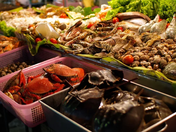 Frutos do mar frescos fotografados no mercado do peixe — Fotografia de Stock