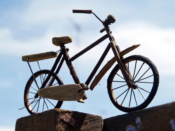 自転車の木製ミニチュア モデル. — ストック写真