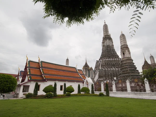 Foto van Wat Arun boeddhistische religieuze plaatsen van belang zijn voor het veld, Thailand — Stockfoto