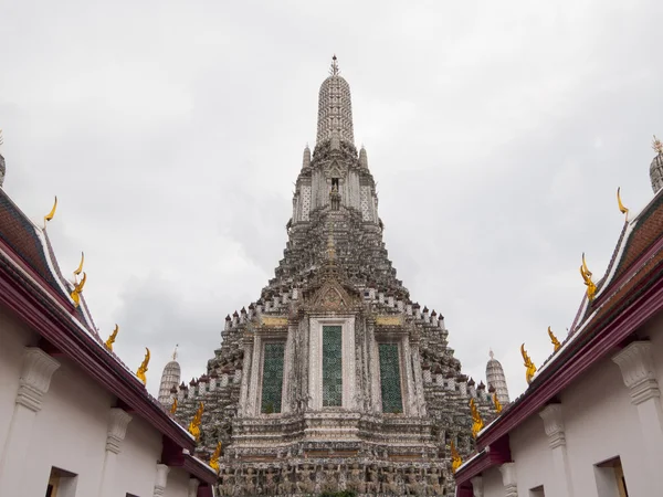 Foto van Wat Arun boeddhistische religieuze plaatsen van belang zijn voor het veld, Thailand — Stockfoto