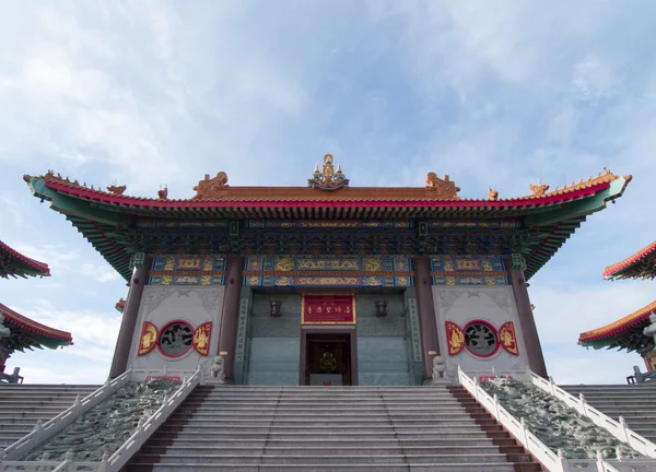 Belo templo chinês chamado Dragon Temple Kammalawat em Nontaburi, Tailândia — Fotografia de Stock