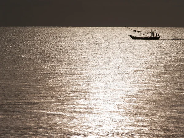 Fishing Boat at Sunrise — Stock Photo, Image