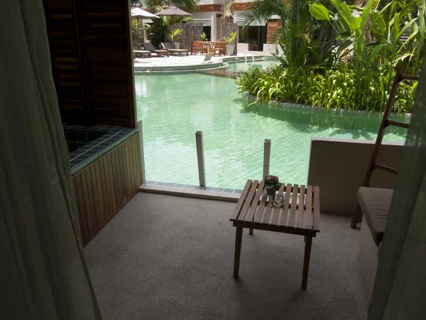 Hermosa piscina en complejo tropical, Tailandia —  Fotos de Stock