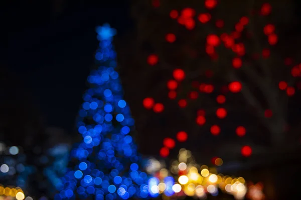 Árbol Navidad Abstracto Luz Guirnalda Calle Festiva Iluminación Vacaciones Desenfocadas — Foto de Stock