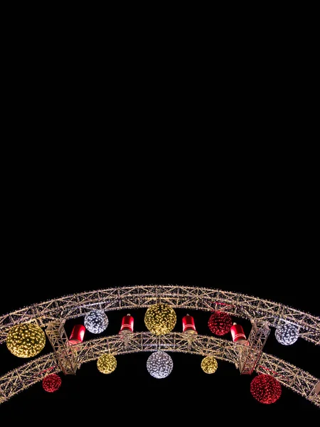 Noel Işıkları Gece Caddesindeki Şenlikli Dekorasyon Dikey Konsept Resimde Aşağıdan — Stok fotoğraf
