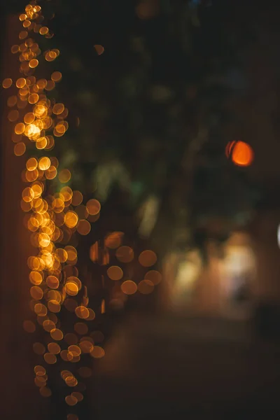 Foco Suave Festivo Noche Calle Nochebuena Guirnalda Lámparas Iluminación Vertical — Foto de Stock