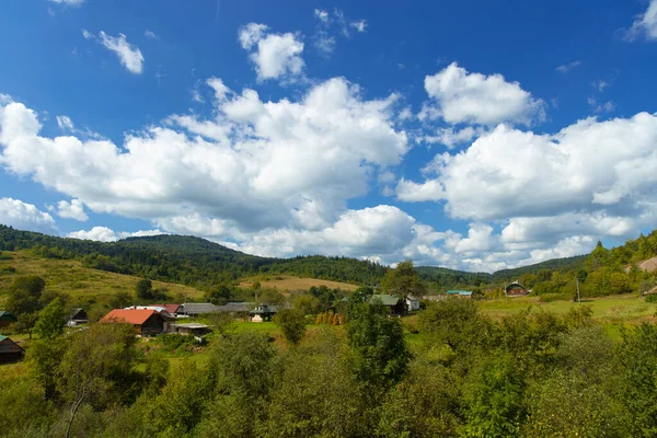 Altopiano Villaggio Rurale Pittoresco Regione Montuosa Dei Carpazi Dell Ucraina — Foto Stock