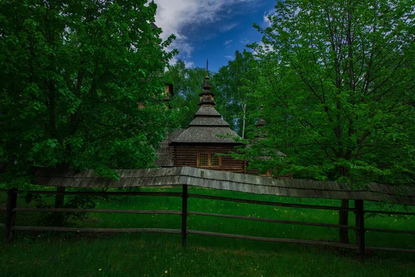 Alte Holzkirche Auf Dem Land Waldrand Malerischen Natürlichen Ort Von — Stockfoto