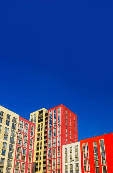 Condominio Costruzione Moderna Costruzione Vibrante Colore Esterno Verticale Concetto Fotografia — Foto Stock