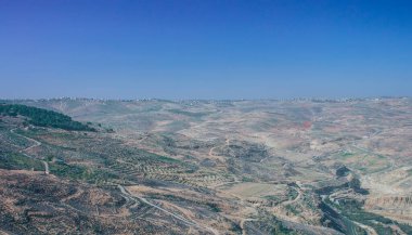 Atık arazi tepeleri panorama ufuk çizgisi yukarıdan insansız hava aracı fotoğrafçılığı kuru sıcak üçüncü dünya ülkesi manzarası
