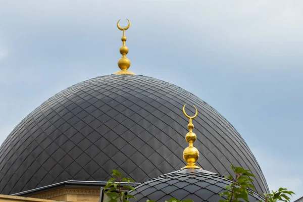 Cami Kubbesi, Arap dini Doğu Bölgesi 'ni inşa ediyor. Mimari, minimalizm, şehir manzarası, boş kopya alanı.