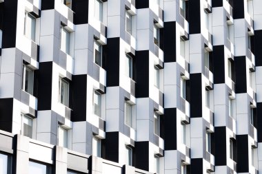 iş merkezi bina perspektifinin dış cephe tasarımının siyah ve beyaz monokrom paneli arkaplan yan duvar görünümünü kapat