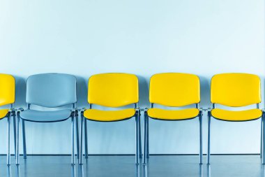 Sandalyeler sıra minimalizm iç desen arka plan simetrisi lobi alanı