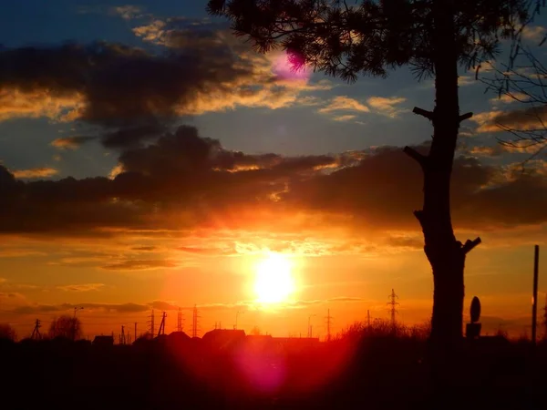 Schöner Sonnenuntergang Über Dem Dorf Sonnenuntergang Und Wolken — Stockfoto