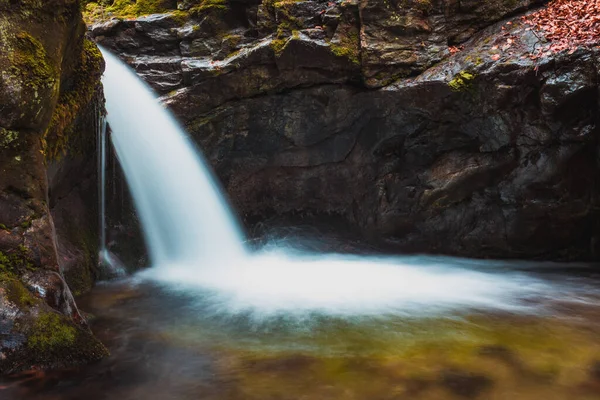 Pequeña Cascada Las Montañas Larga Exposición República Checa —  Fotos de Stock