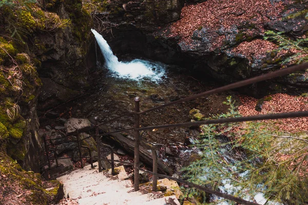 Kleiner Wasserfall Den Bergen Langzeitbelichtung — Stockfoto