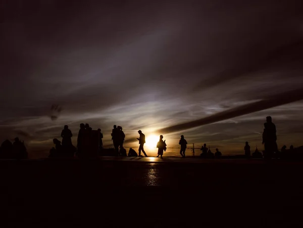 Sunset Silhouettes People Roof Oslo Norway — Stock Photo, Image