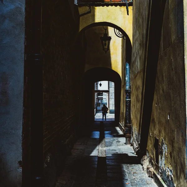 Sokakta siluet, sokak fotoğrafçılığı, Varşova, Polonya