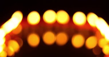 Romantik mum ışığı atmosferi 4K çözünürlüğü