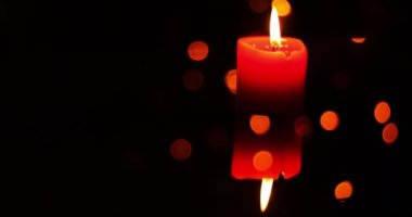 Romantik mum ışığı atmosferi 4K çözünürlüğü