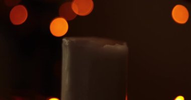Romantik mum ışığı atmosferi 4K çözünürlüğü