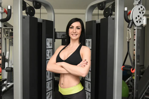 genç kadının musculation yapması