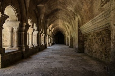 Bourgogne 'daki Montbard kasabasındaki Fontenay Manastırı' nın arşivi.