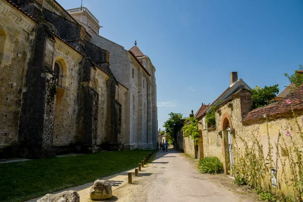 Vezelay フランス 8月2021 ユネスコの世界遺産に属しているVezelayの中世の村の通りの景色 — ストック写真