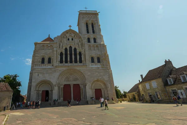 Vezelay フランス 2021年8月 ユネスコの世界遺産に登録されているサンマリー マドレーヌ大聖堂の眺め — ストック写真