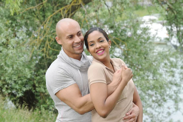 Jovem metis casal — Fotografia de Stock