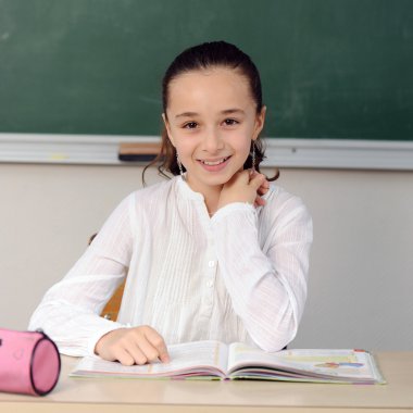 Onu sınıftaki kız öğrenci