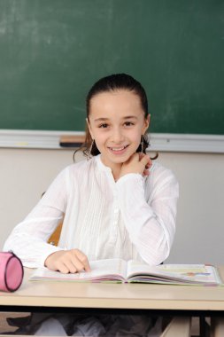 Onu sınıftaki kız öğrenci