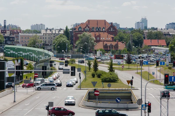 Rozdzienskiego Avenue incrocio con la strada Jerzy Duda Gracza a Katowice — Foto Stock